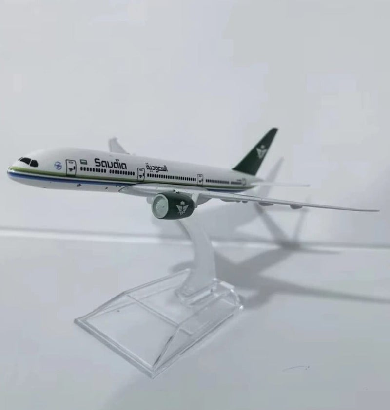 Saudia 16cm Diecast Airplane Model – Collectible Aircraft Toy with Stand – Ideal for Aviation Enthusiasts and Kids Airplane models child birthday gift Christmas gift plane models - Image 3